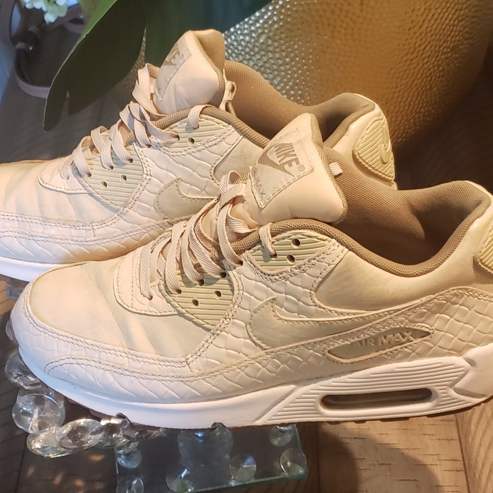 NIKE AIR MAX 90 size 9